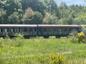 alte Züge am Bahnhof