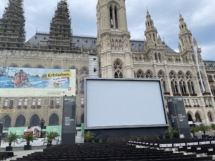 Rathaus mit Leinwand